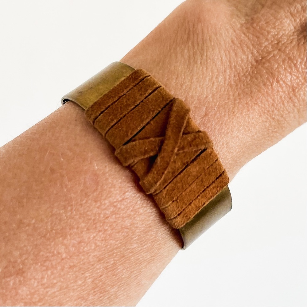 Vintage Brass and Suede Cuff Bracelet Boho Chic Jewelry - Picture 2 of 8